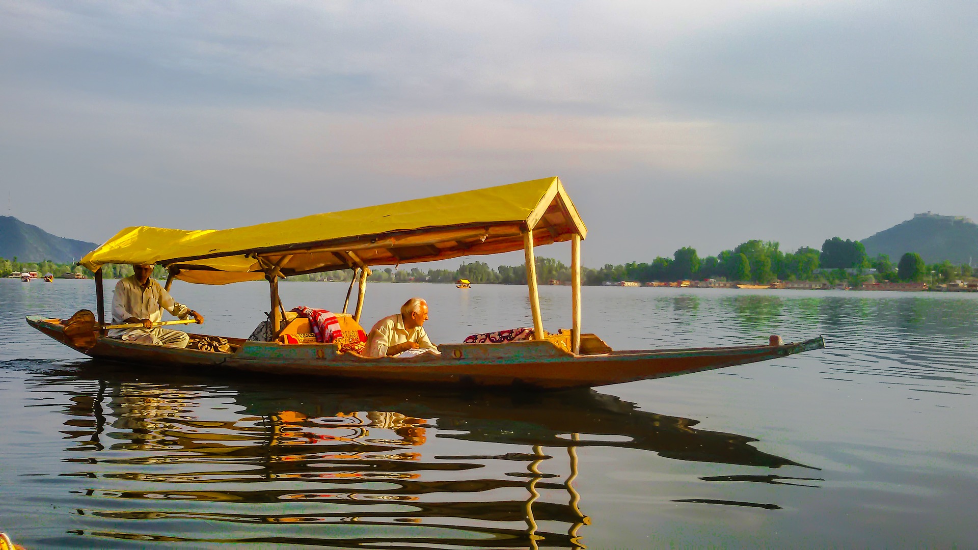 Sonesha Travel Kashmire Boating